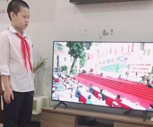 Chùm ảnh khai giảng online bá đạo của học trò: Người ngái ngủ, trông em, tranh thủ đọc cả truyện tranh, ăn mì,...