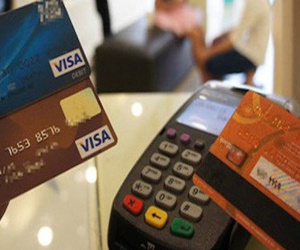 Ngân hàng bắt đầu hỗ trợ chủ thẻ tín dụng, giảm lãi suất xuống dưới 1%/tháng
