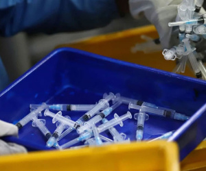 'Sốc" với số vaccine COVID-19 dư thừa ở các nước giàu: 'Họ đặt hàng gấp đôi số vaccine cần thiết'