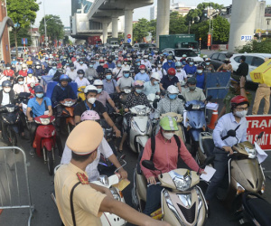 Hà Nội: Sáng đầu tuần, một chốt kiểm dịch ùn ứ nghiêm trọng