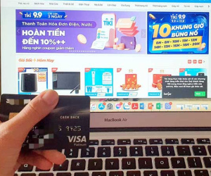 Chủ thẻ tín dụng được giảm lãi suất và hoàn tiền