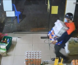 Thanh niên đột nhập Bách Hóa Xanh trộm 7 thùng bia, nước xả vải...
