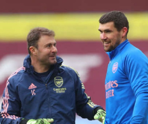 Cựu thủ thành Arsenal của Australia bất ngờ ca ngợi hàng công ĐT Việt Nam
