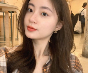 Ở nhà có cần bôi kem chống nắng không?