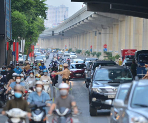 Ảnh: Đường phố Hà Nội đông đúc trước ngày siết chặt giấy đi đường