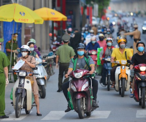 Hà Nội cho phép người dân tiếp tục sử dụng Giấy đi đường mẫu cũ