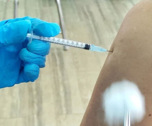 TP.HCM tiêm vắc xin mũi 2 Pfizer cho người tiêm mũi 1 Moderna: Dân hỏi văn bản chỉ đạo, bác sĩ 'cứng họng'