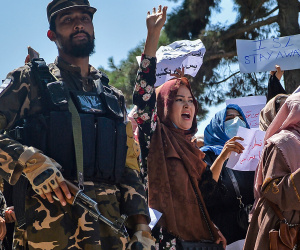 Taliban nốt phụ nữ dưới hầm ngầm để ngăn biểu tình tại Kabul