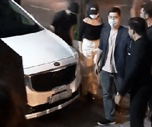 Clip Hải Tú được cả dàn vệ sĩ bảo vệ bỗng bị 'đào' lại, netizen tiếc nuối: Xưa đi tới đâu cũng xôn xao, vì scandal giờ không thấy mặt luôn!