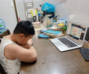 Dở khóc dở cười với loạt chuyện học online mùa dịch: Thầy hỏi bạn nào không biết soạn tin nhắn, trò đáp một câu khiến tất cả 'đứng hình'