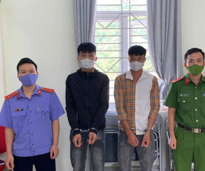 Nhìn 'ngứa mắt' lúc uống rượu, 2 thanh, thiếu niên đánh bạn trọng thương