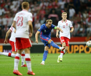 Harry Kane lập siêu phẩm, Anh đánh rơi chiến thắng phút bù giờ