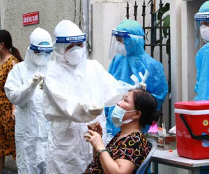 Đoàn Y tế 800 người đầu tiên đã bắt tay  giúp Hà Nội tiêm vắc-xin, xét nghiệm Covid-19 diện rộng