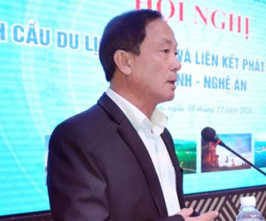 Giám đốc Sở Du lịch Bình Định chơi golf giữa lệnh cấm xuống làm chuyên viên