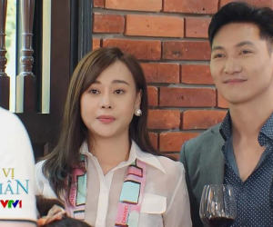 Đập tan tin đồn dùng hàng fake, Phương Oanh được chứng minh diện khăn Chanel xịn 100% trong Hương Vị Tình Thân
