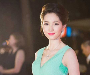 Hoa hậu Đặng Thu Thảo đẹp như tiên hạ thế mà có lần phải tủi hổ vì 1 chi tiết 'ngại ơi là ngại'