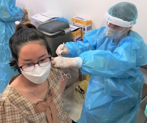 Hơn 1000 mẹ bầu tại quận Hoàng Mai, Hà Nội được tiêm vắc xin phòng Covid-19