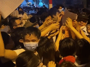 Bí thư Hà Nội yêu cầu làm rõ trách nhiệm lãnh đạo phường để dân chen lấn tiêm vắc xin