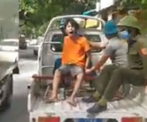 Gã đàn ông 'thông chốt' kiểm dịch còn ngang ngược cãi cùn suốt 9 phút