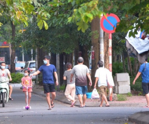 Hà Nội chưa hết giãn cách, người dân đã vô tư ra đường tập thể dục