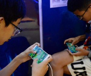 Bị giới hạn giờ chơi game, trẻ em Trung Quốc lên mạng thuê tài khoản người lớn để đối phó