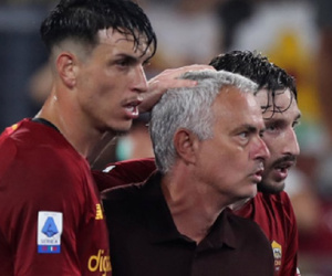 Mourinho ăn mừng như đứa trẻ trong trận đấu thứ 1.000