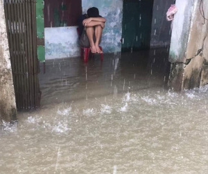 Mưa lớn, quốc lộ và nhà dân ở Hà Tĩnh ngập sâu