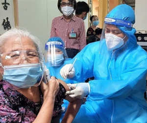 Kẹt ở quê lỡ lịch tiêm vắc xin, có được tiêm 'vét' khi Hà Nội hết giãn cách?