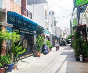 Chính quyền lên tiếng về hình ảnh người dân bê bết máu sau khi 'hỏi trợ cấp bị ném gạch'