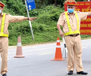 Hà Nội: Tháo dỡ 39 chốt kiểm soát, bỏ kiểm tra giấy đi đường 'vùng xanh'