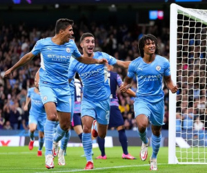 Sao Man City nhận tin cực buồn khi trận đấu tại Champions League đang diễn ra