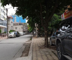 Vụ bé gái 6 tuổi tử vong nghi do bạo hành ở Hà Nội: Con bé rất ngoan và xinh xắn, hàng xóm không hay biết gì cho tới khi bố mẹ bế con đi cấp cứu
