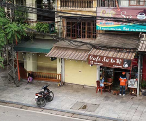 'Đóng băng' hoạt động gần 2 tháng, hàng loạt quán cà phê Hà Nội rao bán, đại hạ giá 4-5 lần