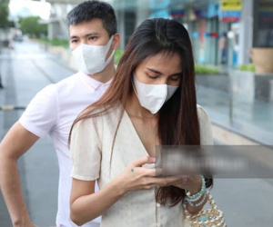 NÓNG: Thủy Tiên - Công Vinh đã có mặt tại ngân hàng, thông báo dời lịch livestream xuống 15h và tiết lộ có 18.000 trang sao kê chờ công khai!