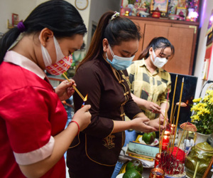 Nghẹn lòng nỗi đau của những đứa trẻ mồ côi vì đại dịch