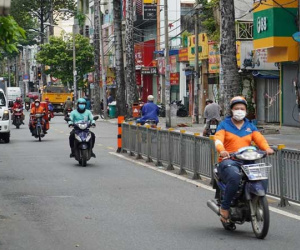 Shipper chạy liên quận ở TPHCM: Dân vẫn khó đặt giao hàng, cước phí đắt đỏ