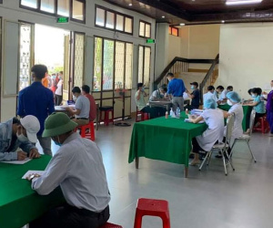 Vụ cô giáo tiêm 2 mũi vắc xin trong 10 phút, còn muốn tiêm luôn 4 mũi: Sức khỏe hiện ra sao?