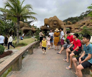 Hạ Long mở lại bãi tắm công cộng và một số hoạt động khác