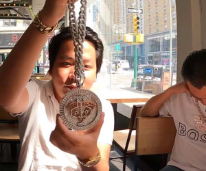 Khoa Pug tiết lộ giao dịch 10 tỷ khi hội ngộ tỷ phú kim cương Johnny Đặng ở New York cùng vệ sĩ riêng