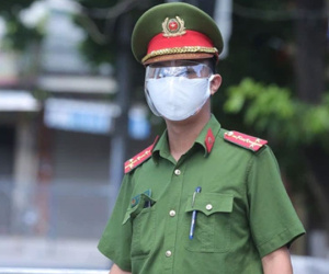 Ảnh: Phong toả 1 ngõ ở Giáp Nhị, tìm người tiêm vắc-xin liên quan ca F0 bán rau củ tại quận Hoàng Mai