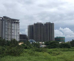 Hàng 'chất đống' nhưng giá BĐS vẫn không giảm