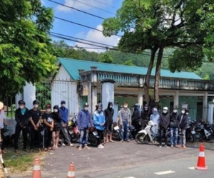 Vĩnh Phúc: Bắt giữ nhóm thanh niên 'làm xiếc' trên đường ở Tam Đảo