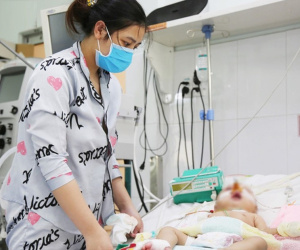 Cân não giành sự sống cho hàng trăm em bé F0 nguy kịch ở bệnh viện tuyến cuối điều trị Covid-19