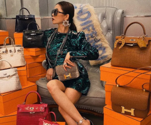 Lệ Quyên ngồi như 'bà hoàng' giữa bộ sưu tập túi hiệu 'sương sương' hàng chục tỷ đồng