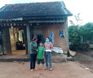 Trường chi sai tiền tỷ, giáo viên 'khóc mếu' vì bị giao đi đòi