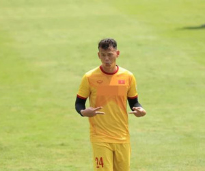 Được gọi là người nổi tiếng, thủ môn Bùi Tấn Trường lên tiếng: 'Làm ơn đừng dán những thứ đấy lên người tui'