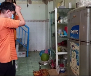 Hai chị em mất cha mẹ vì Covid-19, tạm lấy bàn học làm bàn thờ: 'Trung thu này em chẳng còn ba mẹ cắt bánh cùng'