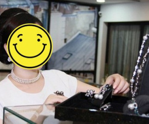 Nữ đại gia Vbiz ở nhà dát vàng, đếm kim cương giải sầu bị mắng 'hàng tồn kho, hết đát' và phản ứng bất ngờ!