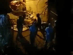 Nhóm 10 nam nữ tụ tập ăn nhậu hung hãn phá rào chắn, đánh lực lượng trực chốt gây náo loạn trong đêm