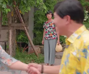 11 tháng 5 ngày tập 25: Bà Vân chết lặng bắt gặp ông Tiến bày tỏ tình cảm với cô Hoan